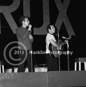 8473 Simon and Garfunkle performing at the Coliseum in Phoenix Arizona on 8-22-68. Photo by Tom Franklin.